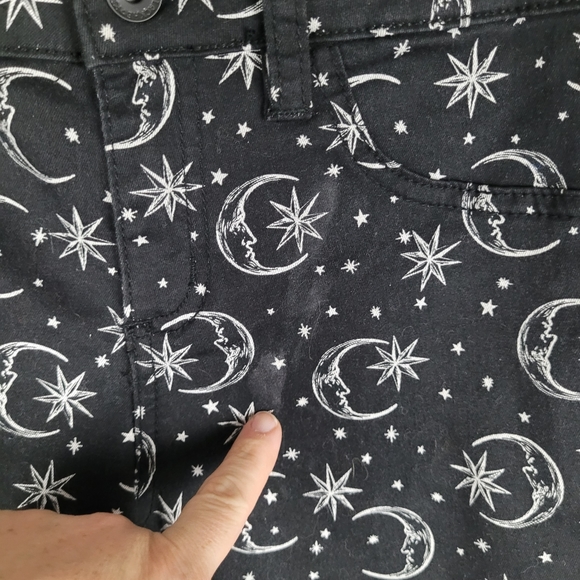 BLACKHEART | Stingerette moon & stars skinny jeans - Picture 6 of 10
